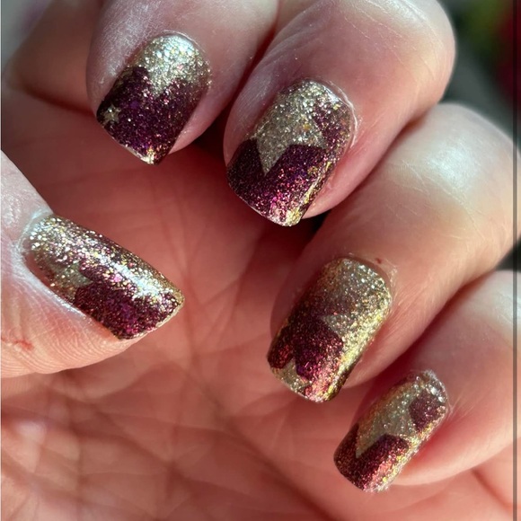 *Exclusive* Color Street: Starlit Soirée | Gold Burgundy Stars Glitter Gradient - Picture 9 of 9